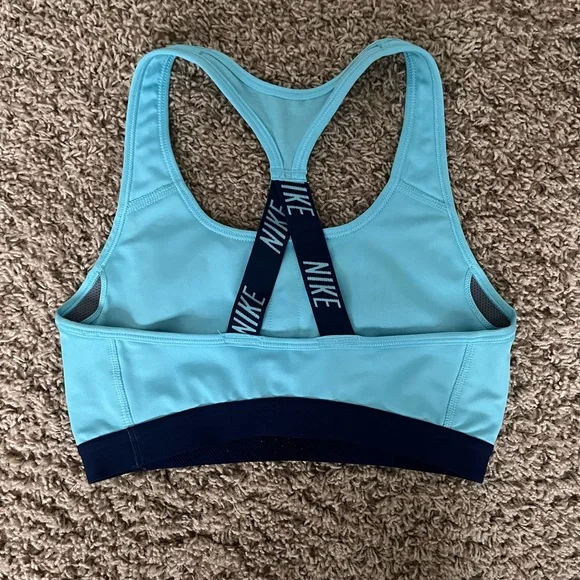 Nike Women's Medium Impact Sports Bra - Picture 2 of 4